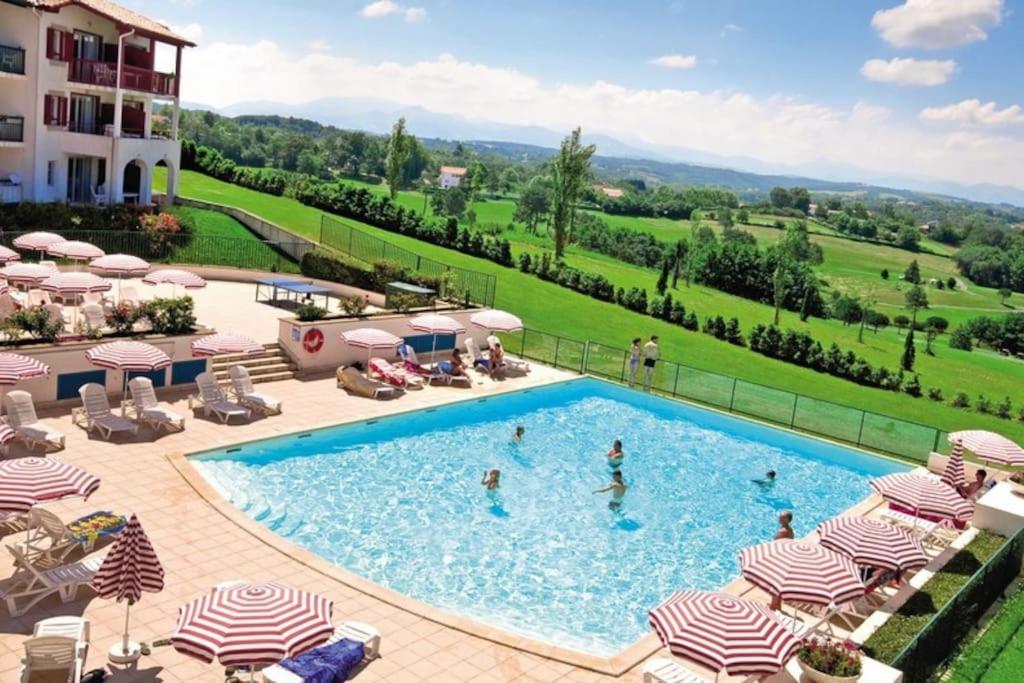 Апартаменти T1 Bis Avec Piscine Vue Golf Et Montagnes Арканг Екстер'єр фото